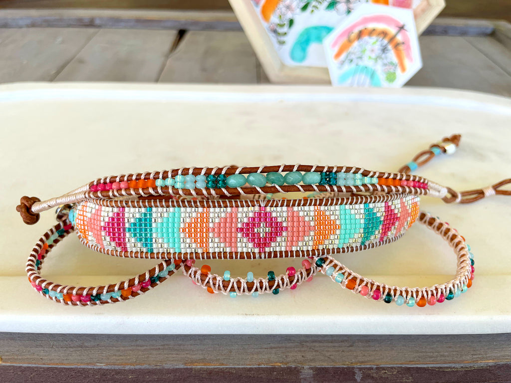 The string bracelets, or you can call it the friendship bracelet, always  can be … | Friendship bracelet patterns easy, Diy bracelets easy, Diy  bracelets with string